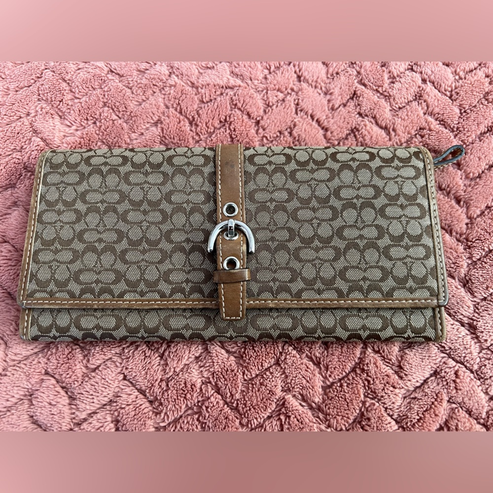 Coach Signature Soho Wallet